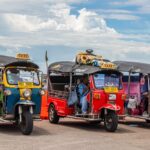 Voorbeeld van een openbaar vervoersmiddel in Thailand.